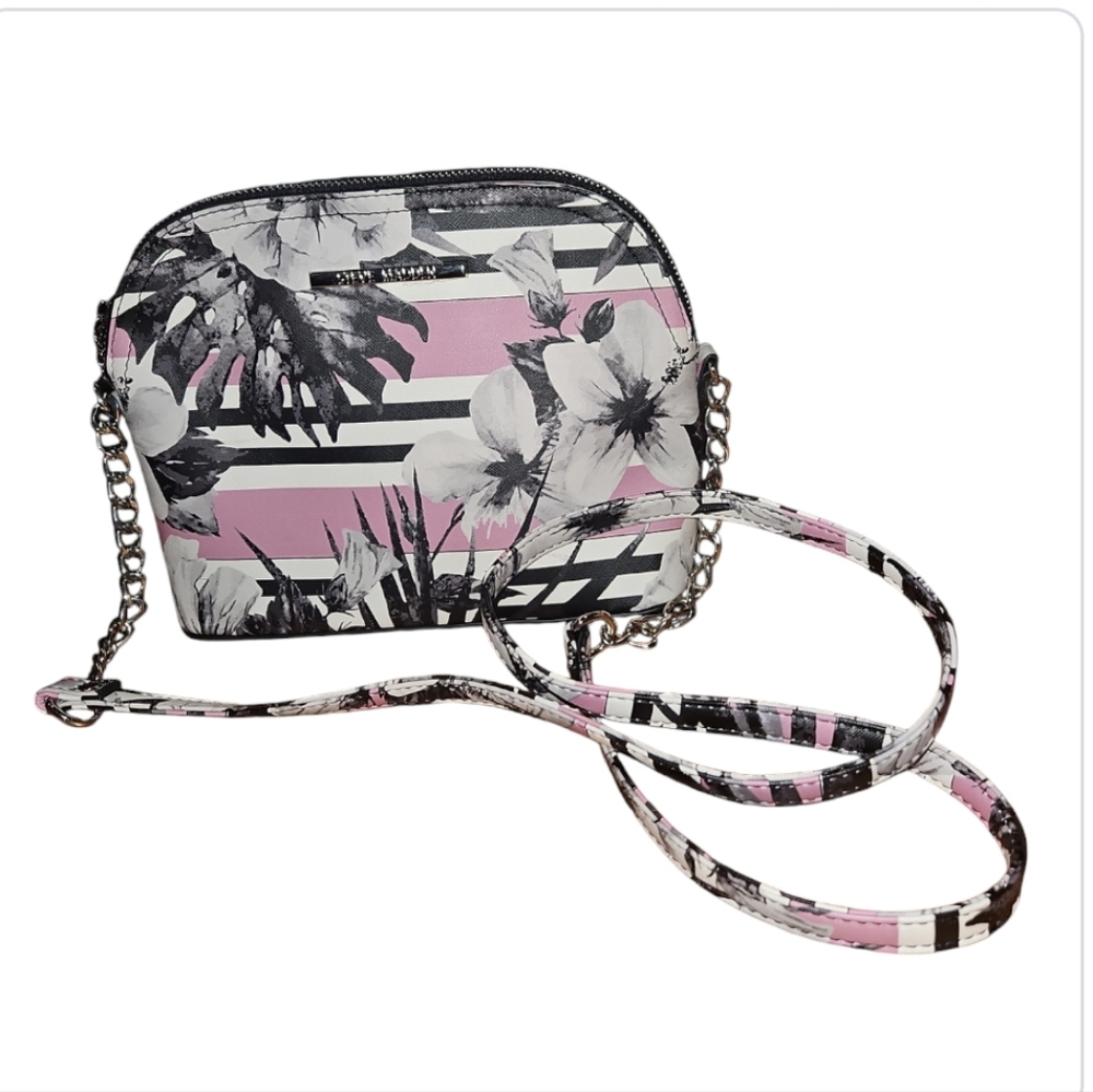Steve Madden  crossbody NWOT H7.5" W9" approx signature material inside